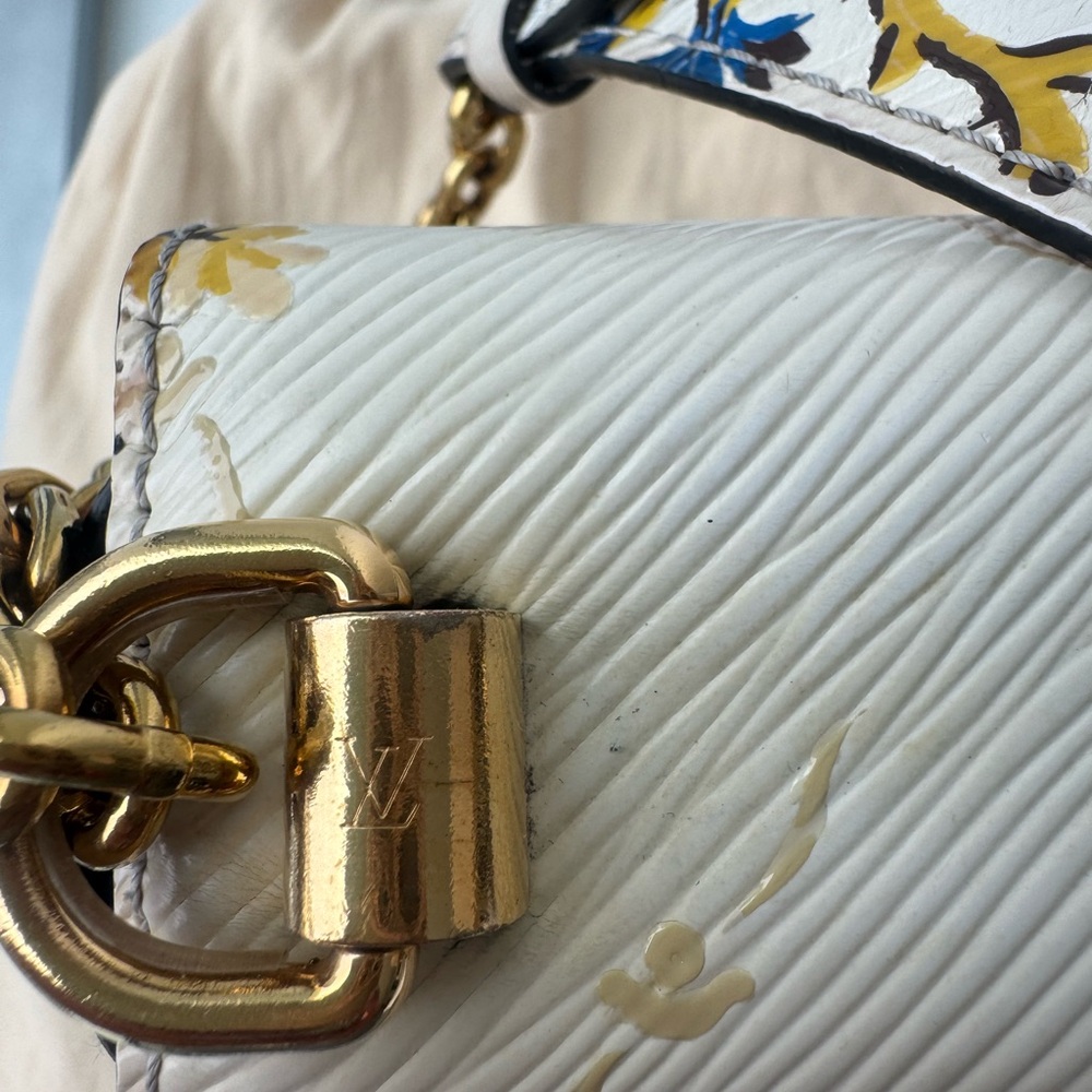 Louis Vuitton Epi Romantic Blossoms Twist MM Limited Edition - Picture 14 of 17